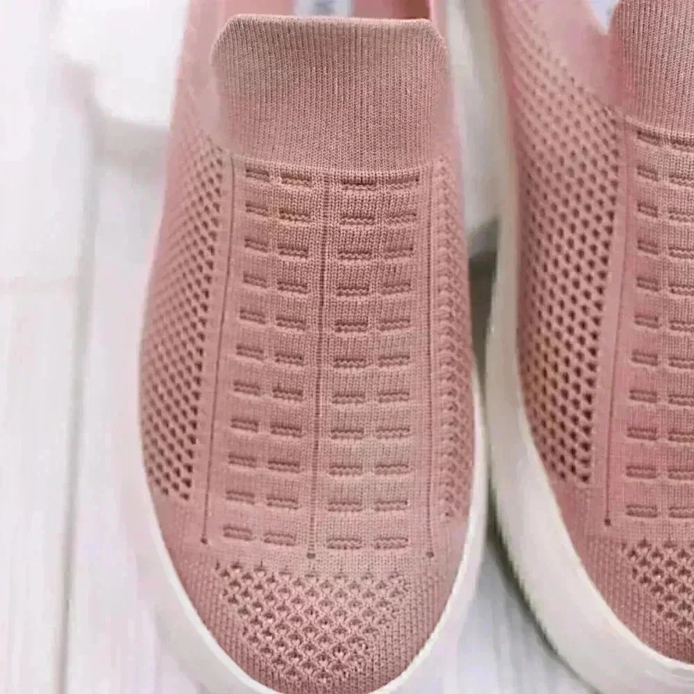 Steve Madden Daray Size 8 Rose Gold fabric upper sneaker